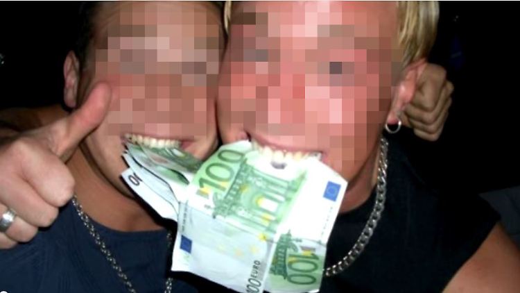 Die Ermittler gehen davon aus, dass Jonas K. und Stephan S. 11.000 Menschen betrogen haben.