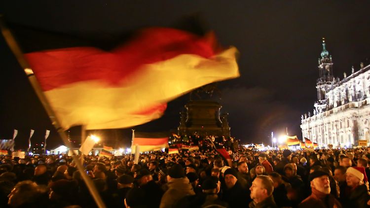 An der Pegida-Demo in Dresden am 12. Januar nahmen mehr als 20.000 Menschen teil.