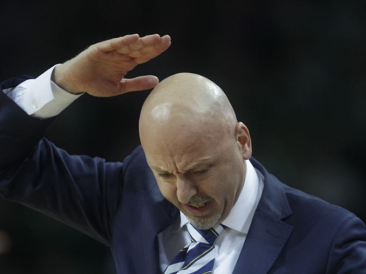 ... und manchmal einfach nur verzweifelt: Alba-Trainer Sasa Obradovic.