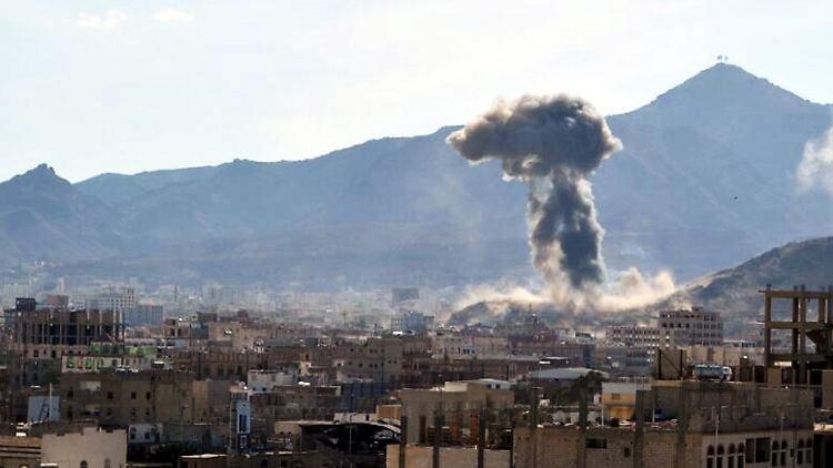 Explosionen in Sanaa: Inzwischen haben die Rebellen den Amtssitz des Präsidenten eingenommen.