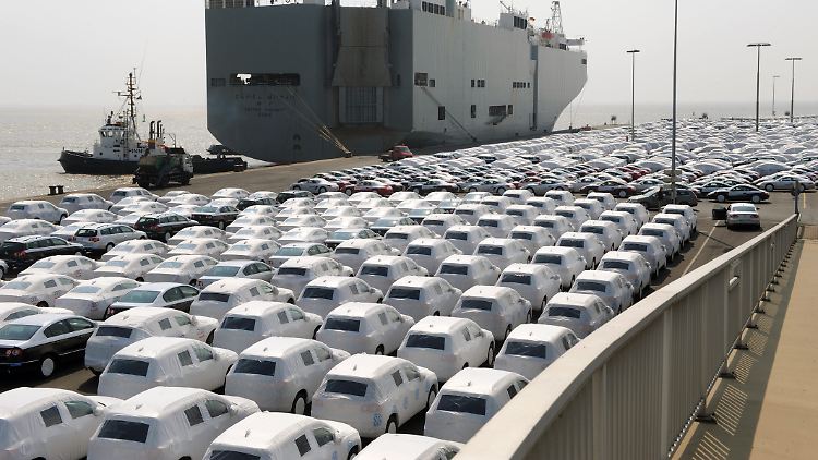 Von Emden aus gehen viele Wagen direkt in den Export - derzeit allerdings nicht mehr nach Südkorea. 