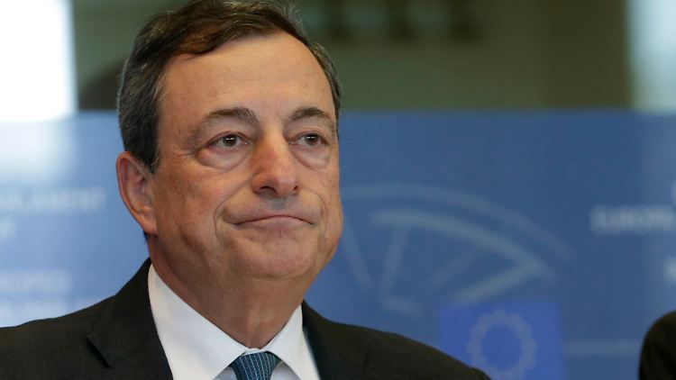 Dieses Pokerface ist schwer zu lesen: EZB-Chef Mario Draghi hat am Donnerstag seinen großen Auftritt.