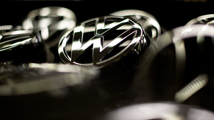 Leuchtet das VW-Logo bald noch heller? Der Konzern könnte bald zum weltgrößten Autobauer aufsteigen.