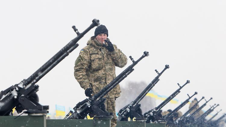 Schützenpanzer im Osten der Ukraine: Steinmeier spricht von "wahrnehmbaren Fortschritten".