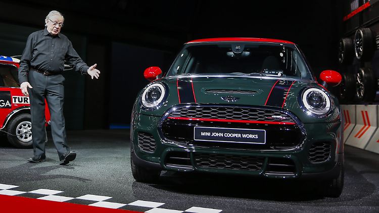 Breite Lufteinlässe und runde Augen. Der neue JCW findet zu seinen Wurzeln zurück.