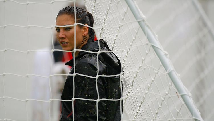 Neuer Ärger und jetzt einen Knick in der Karriere: Die US-Torhüterin Hope Solo.
