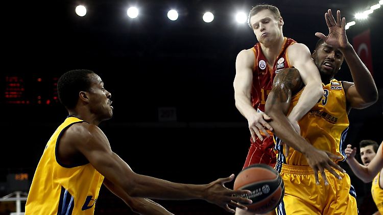 Alex Renfroe (l.) und die Berliner haben Galatasaray niedergerungen.