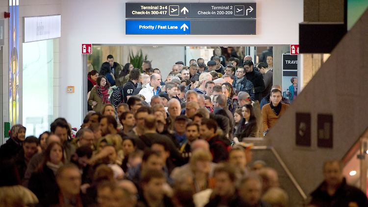 Gedränge am Stuttgarter Flughafen.