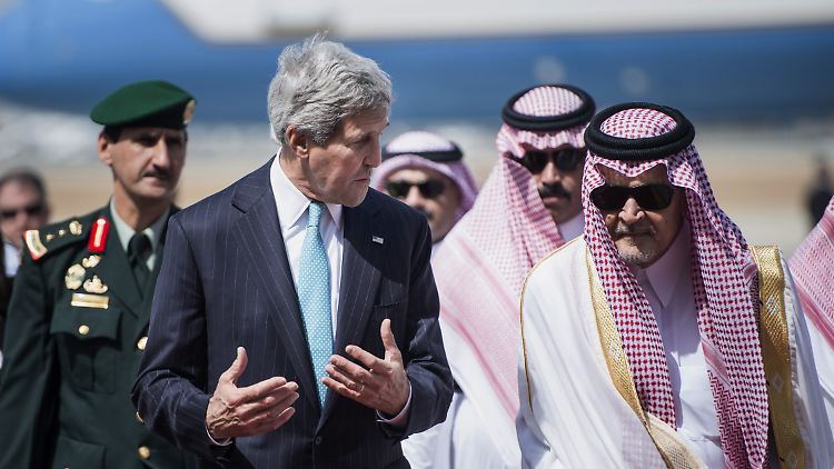 US-Außenminister bei einem Treffen mit König Abdullah im Juni 2014