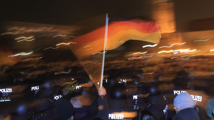 Die Grenzen zwischen Pegida und der AfD sollen erkennbar bleiben.