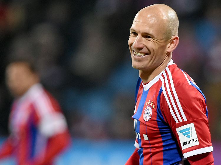 Doppelpack zum Geburtstagsfest mit fast 30.000 zahlenden Gästen: Bayerns Arjen Robben schießt gegen Bochum zwei Tore.