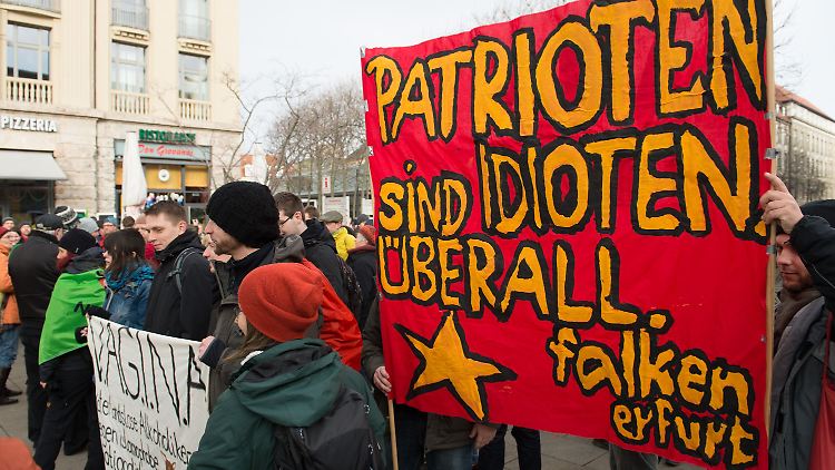 Am Rande einer Veranstaltung des Pegida-Ablegers Pegada (Patriotische Europäer gegen die Amerikanisierung des Abendlandes) in Erfurt.