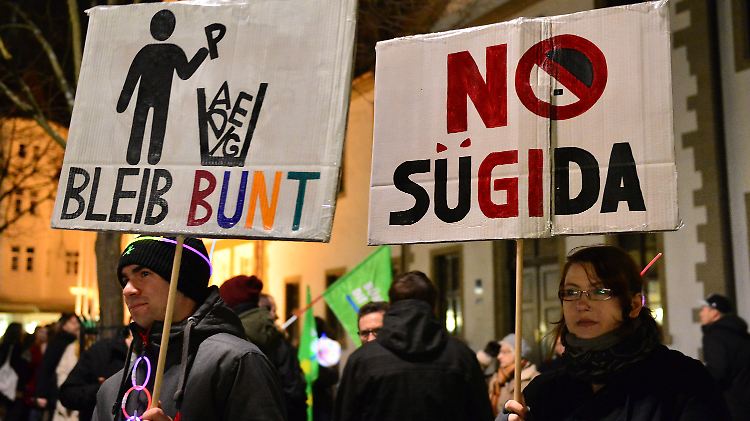 Gegner des Thüringer Pegida-Ablegers Sügida (Südthüringen gegen die Islamisierung des Abendlandes)