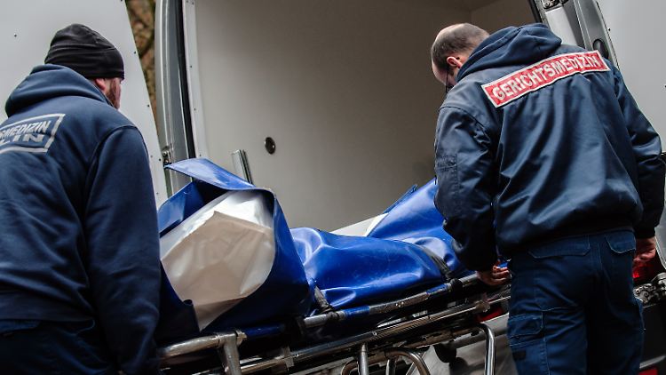 Die schwangere Frau wurde zunächst lebensgefährlich verletzt und dann verbrannt.