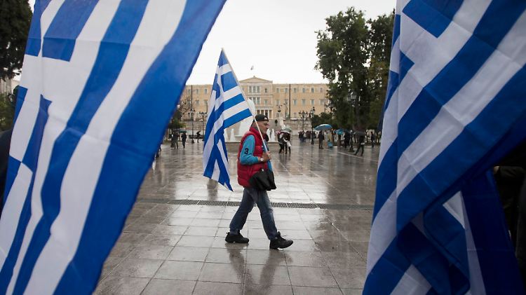 2015-01-24T105530Z_1402800106_GM1EB1O1GD001_RTRMADP_3_GREECE-ELECTION.JPG6335954733439574042.jpg