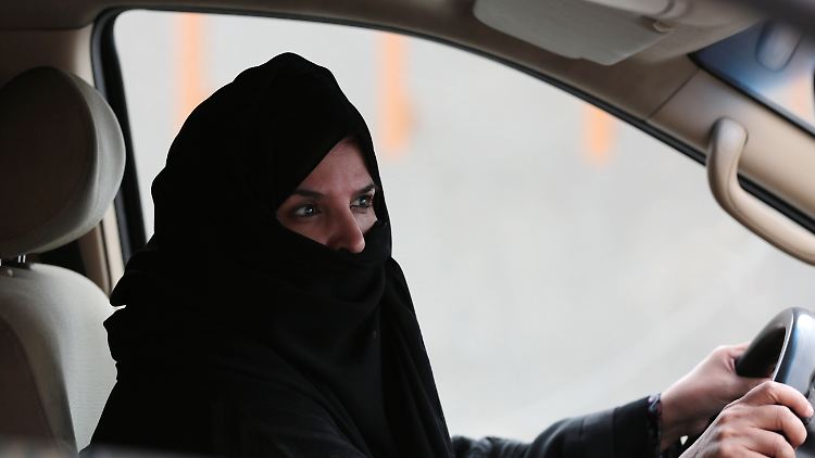 Frauen, die in Saudi-Arabien Auto fahren, riskieren Gefängnis.