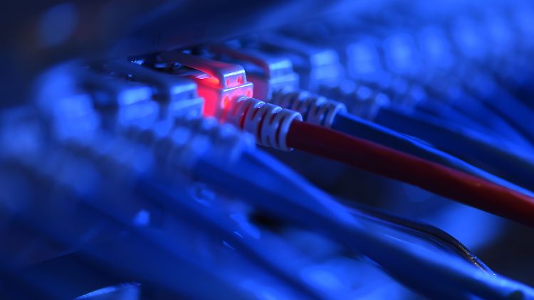 Manche Computerspezialisten sehen die deutsche Infrastruktur in Gefahr.