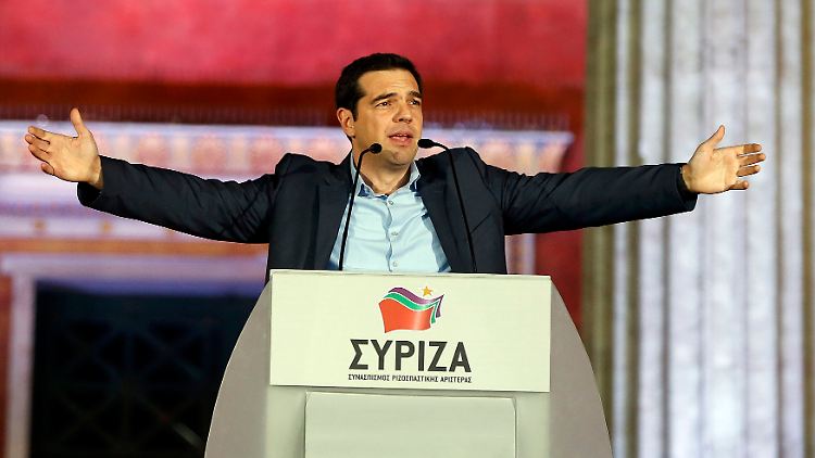 Alexis Tsipras vor jubelnden Anhängern in Athen.