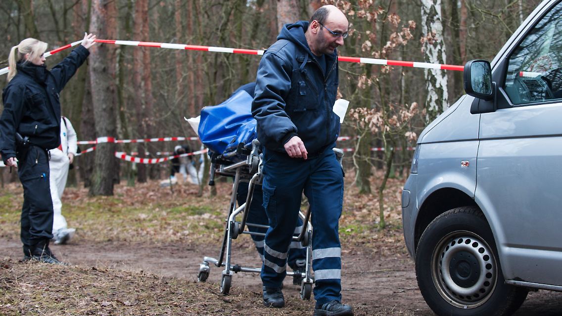 In Berlin wird die im achten Monat schwangere 19-jährige Maria P. Opfer eines furchtbaren Verbrechens.