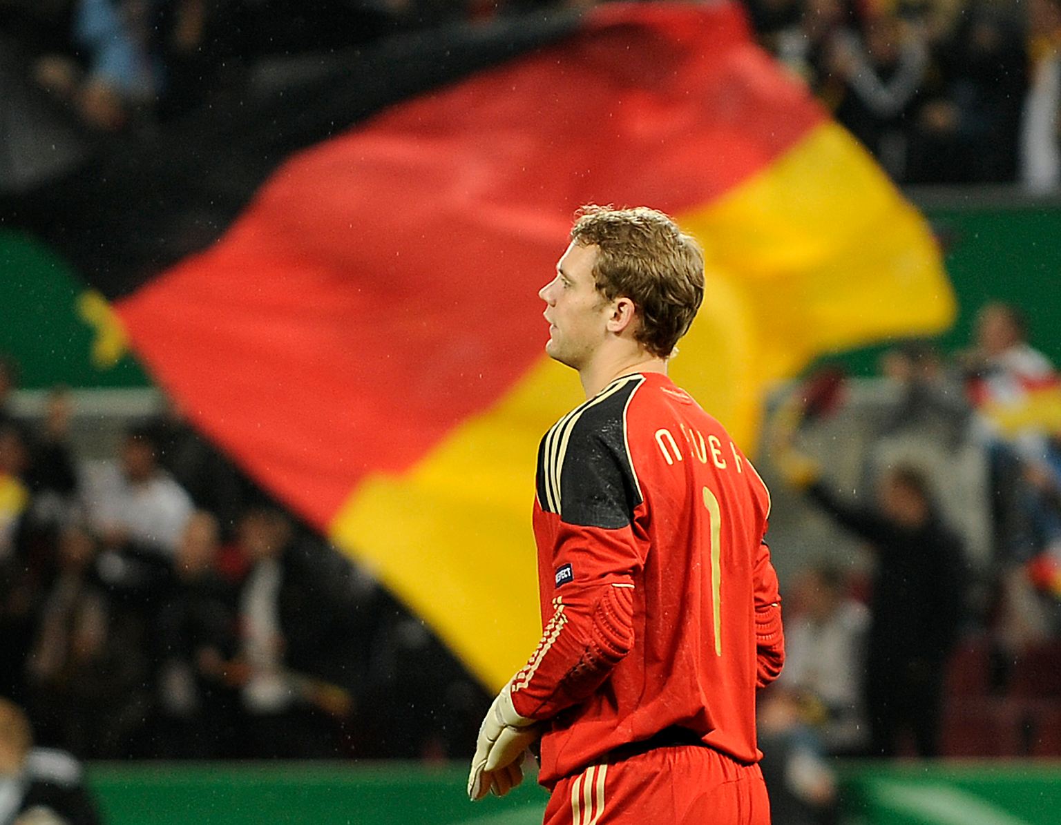 Manuel Neuer: Der Schalker Schlussmann leistete sich beim 1:4-Gegentreffer einen kapitalen Schnitzer, ...