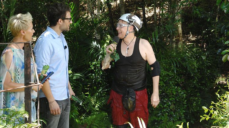Der Held aus der Unterwelt: Nass, glücklich und durchgeschwitzt steigt Rolfe Scheider (r.) aus den "Hölle der Finsternis, Teil 2".