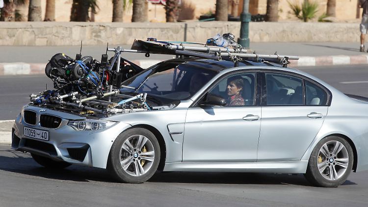 Dreharbeiten in Österreich und Marokko: Hier braust Tom Cruise im umgebauten Kamera-BMW durch Rabat.