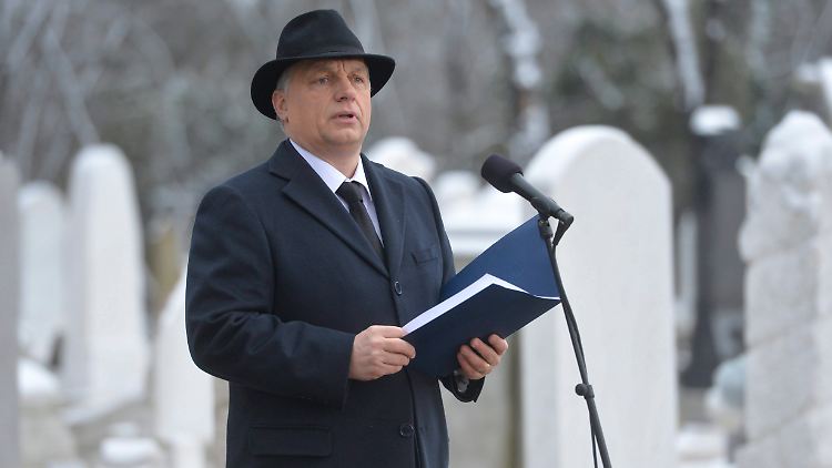 Orban auf dem jüdischen Friedhof in Budapest.