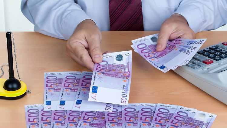 Bei den meisten Banken sind Barauszahlungen kostenlos.