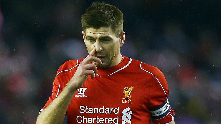 Blaues Trikot? Steven Gerrard.