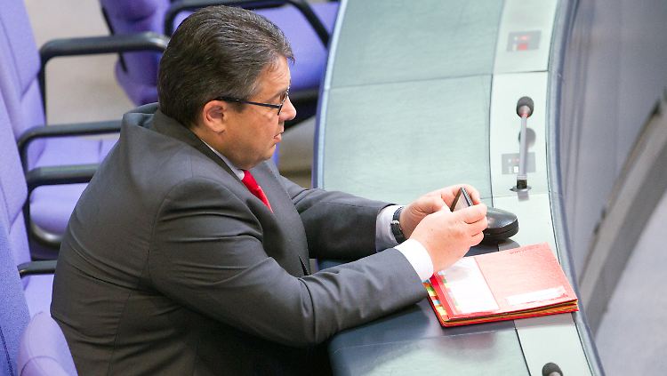 Ob Gabriel dem Druck der Opposition nachgibt?