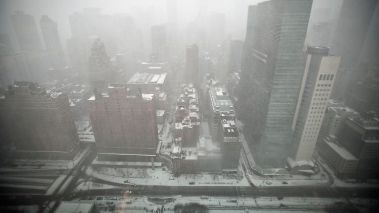 Schneefall in Manhattan: Der angekündigte Monstersturm blieb aus.