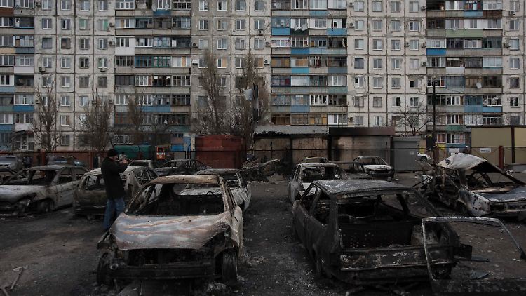Nach dem Angriff der prorussischen Rebellen auf Mariupol. Dabei waren mehr als 30 Menschen getötet und etwa 80 verletzt worden.