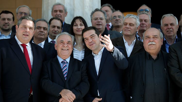 Tsipras und sein Kabinett legen gleich los.