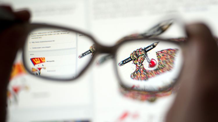 Über das Motiv des geplanten "Charlie Hebdo"-Wagens hatte das Karnevalskomitee zuvor im Internet abstimmen lassen. 