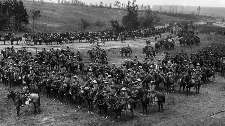Die Kriege des 17. bis 20. Jahrhunderts trugen weltweit maßgeblich zur Ausbreitung der Krankheit Rotz bei. Hier eine Aufnahme von 1916, Erster Weltkrieg.