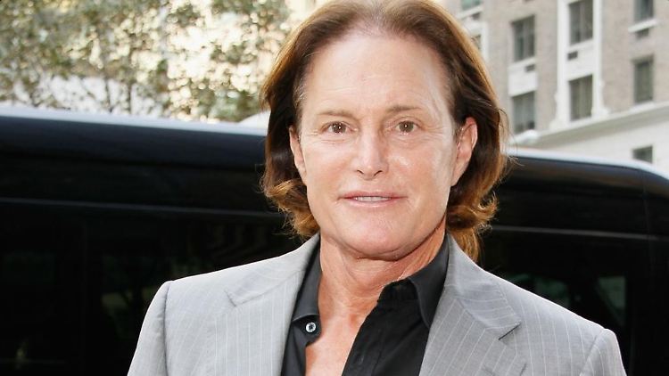 Glaubt man Medienberichten wird Kardashian-Papa Bruce Jenner Stück für Stück zur Frau.