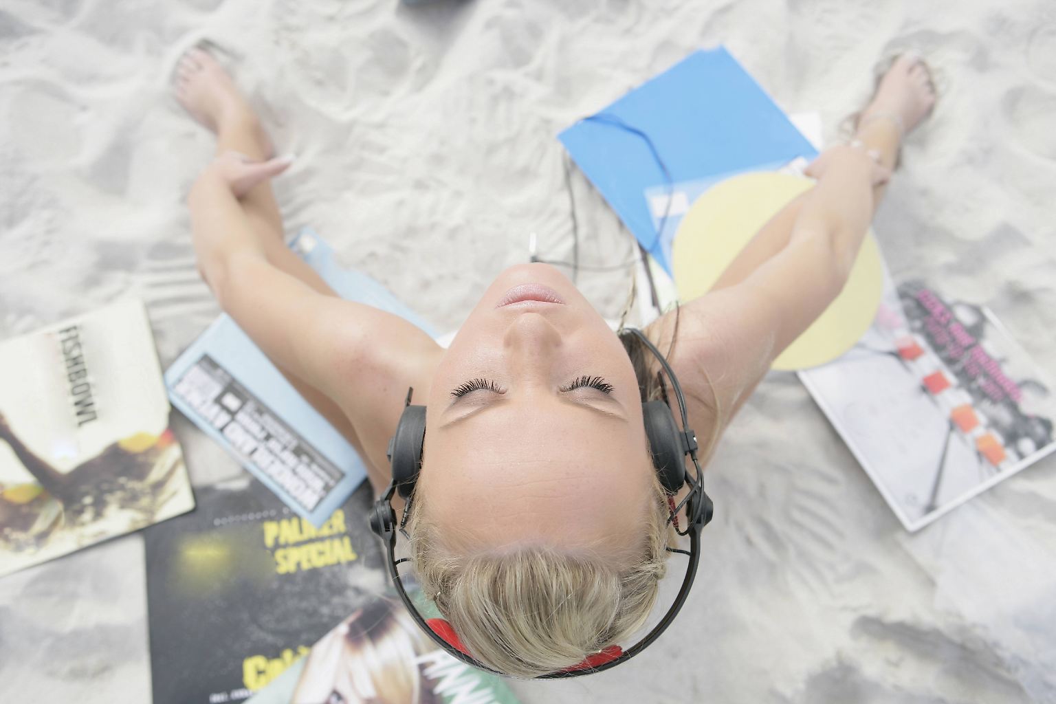 Mal etwas Musik zu hören, das ist schon in Ordnung. Wenn es denn nur die richtige ist. Der Maßstab für "richtig" sind hier übrigens die USA. Und wenn's nach denen geht, darf man das Buch, Verzeihung, die Platte, auch ruhig mal nach dem Cover beurteilen.