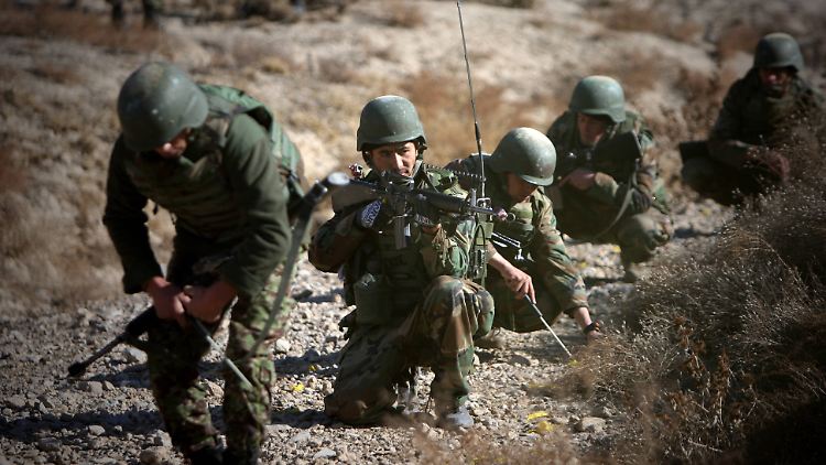 Soldaten der afghanischen Armee bei der Ausbildung.