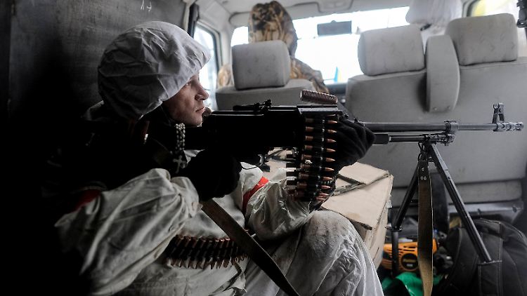 Soldaten in der Ostukraine: Immer mehr Zivilisten fallen dem Krieg zum Opfer.
