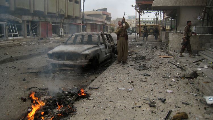Die Stadt wird von kurdischen Peschmerga-Einheiten verteidigt.
