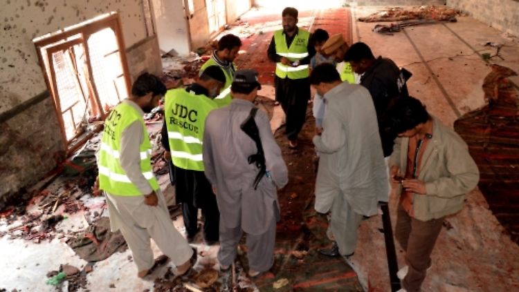 Angesichts der brutalen Anschläge hat Pakistan das Vorgehen gegen Extremisten verschärft. Auch die Todesstrafe wird wieder eingesetzt. 