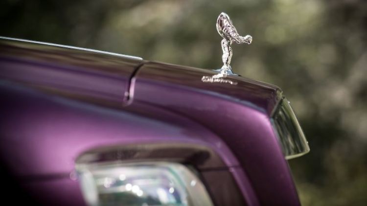 Rolls-Royce: Wildberry, Claret oder doch Deep Garnet? Ohne Fabrkarte ist das schwer zu sagen.