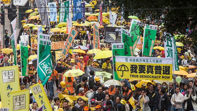 Es waren zwar Tausende, aber weniger als erwartet: Demo in Hongkong.