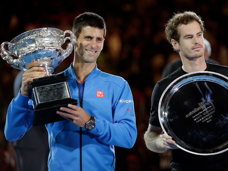 Es war wie immer in Melbourne: Der große Pokal ging an Djokovic, der Trostpreis blieb für Andy Murray.
