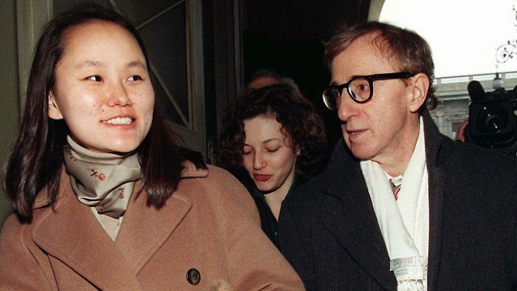 Kurz nach ihrer Eheschließung 1997: Soon-Yi und Woody Allen.
