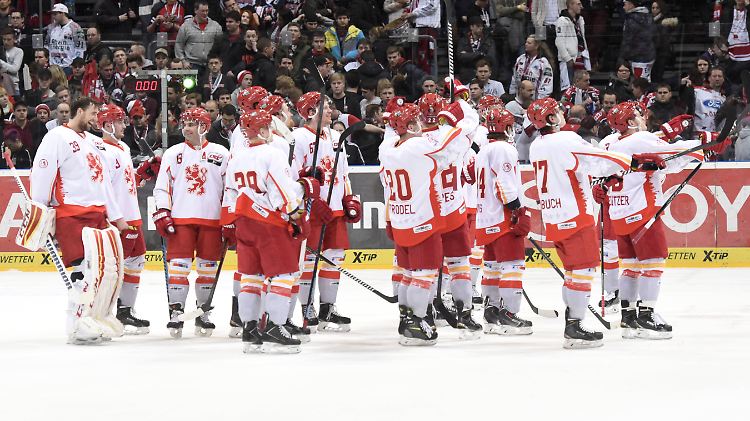 Mit misslungenen Transfers und einem schwächelnden Team steht es derzeit nicht gut um die Kölner.