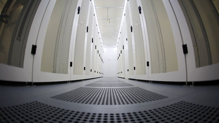 Der Betrieb von Serverparks (Archivbild) erfordert umfangreiche bauliche Vorkehrungen für Kühlung, Brandschutz und Stromversorgung: Apple setzt auf Solarstrom.