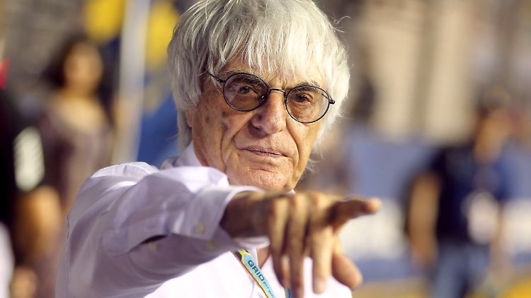 Ecclestone richtet den Zeigefinger vor allem auf die deutschen Zuschauer.