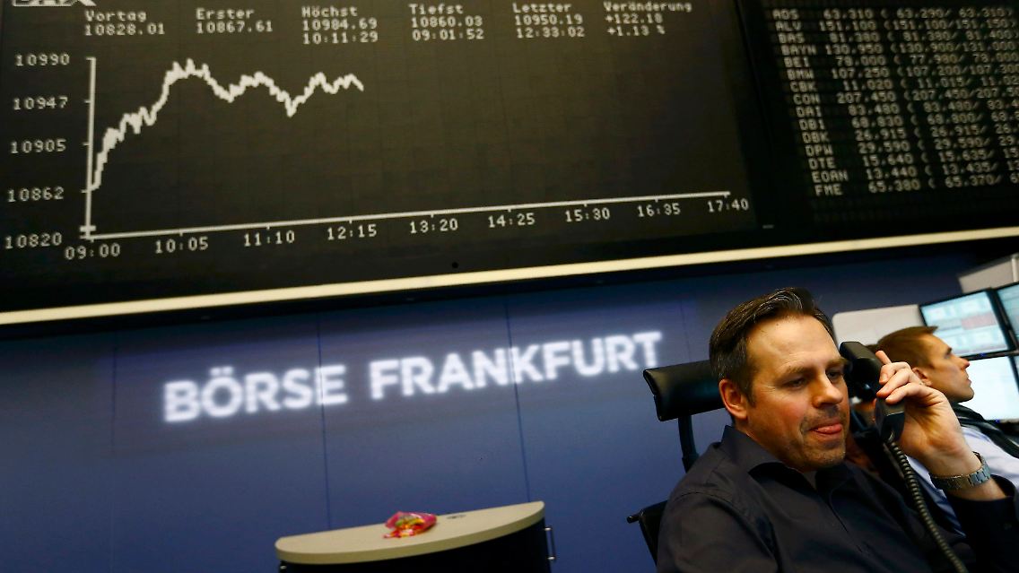 2015-02-03T121101Z_1441702121_LR2EB230XU3NL_RTRMADP_3_GERMANY-MARKETS-STOCKS.JPG1768851454174352787.jpg