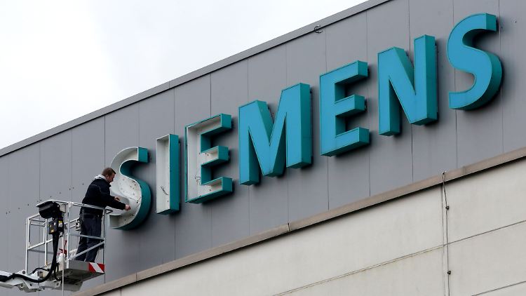 Siemens-Chef Joe Kaeser baut seinen Konzern kräftig um.